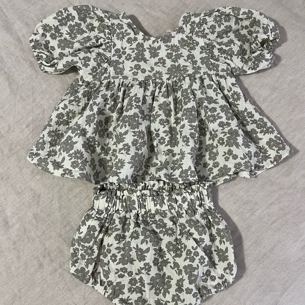 Quincy Mae Baby Girl 2 Piece Set 6-12 Months